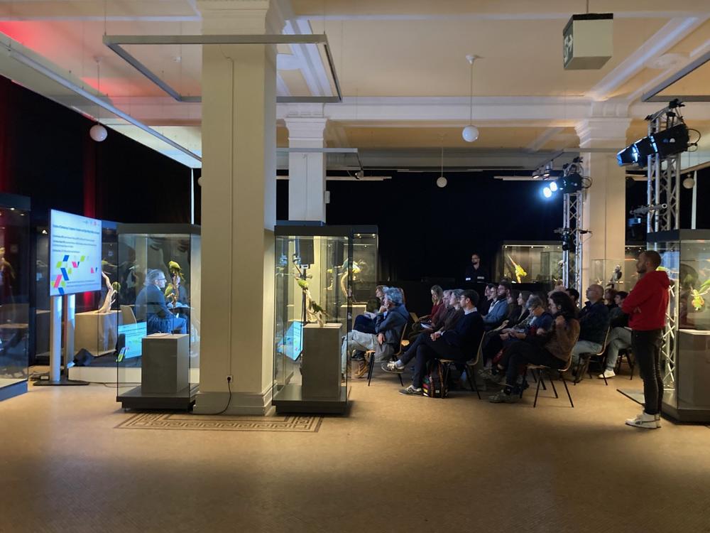 Blick auf die Podiumsdiskussion im Naturkundemuseum Berlin