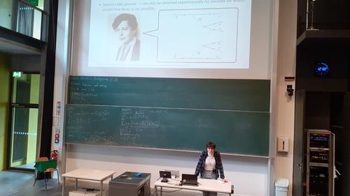 Eine studentische Präsentation im großen Hörsaal des Lise-Meitner-Hauses in Berlin