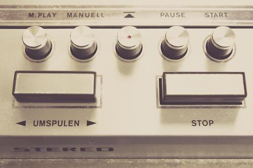 Reel-to-reel tape recorder