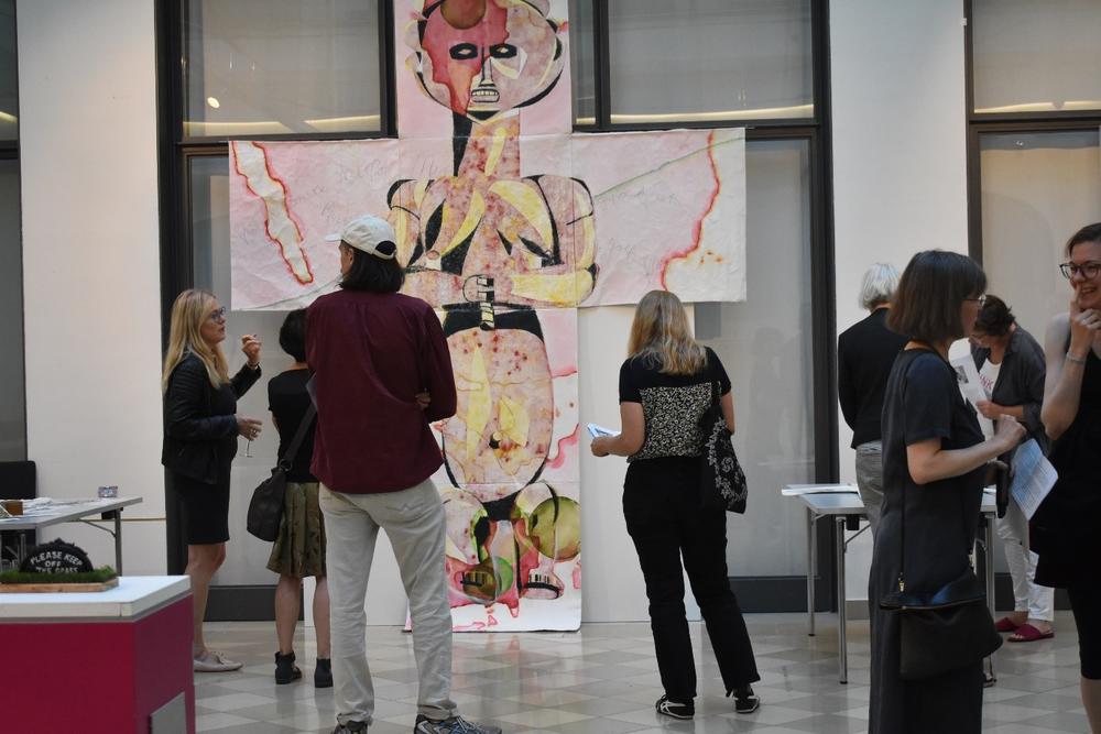 Die Afterlives Pop-up-Ausstellung im Lichthof (Ost) an der HU Berlin