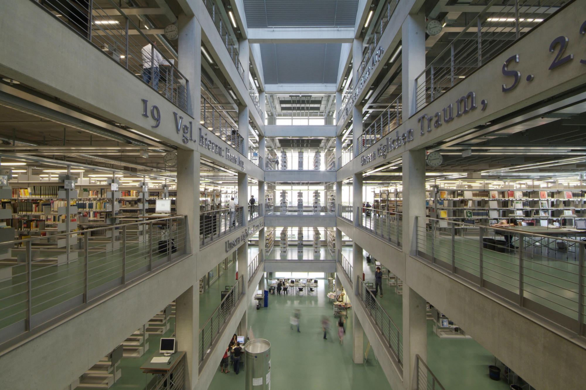 In the Reading Room on Fasanenstraße 88