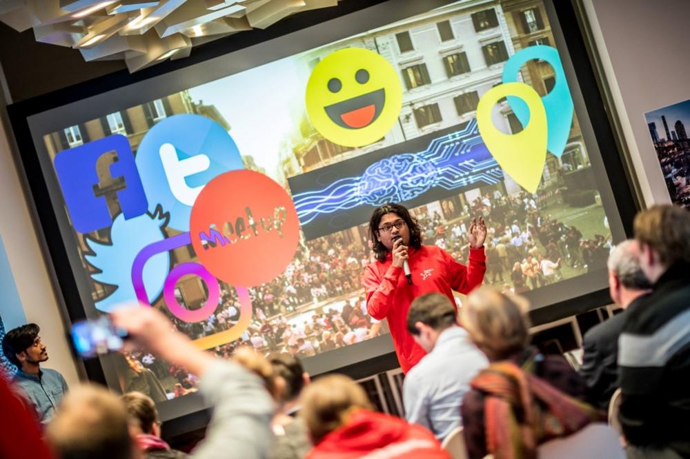 Team CityBuzzer won first prize for a prototype that measures mobility needs using social media activities. They won the chance to present their idea to the February Mobile World Congress in Barcelona.