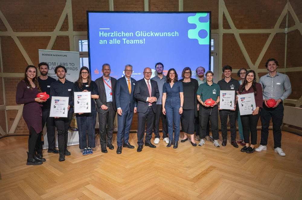 Winners of the 14th Berliner Sparkasse Start-up Award, presented by Science & Startups, together with Berlin’s Governing Mayor Kai Wegner, Senator for Higher Education and Research Dr Ina Czyborra, and the presidents of FU, HU & TU Berlin.