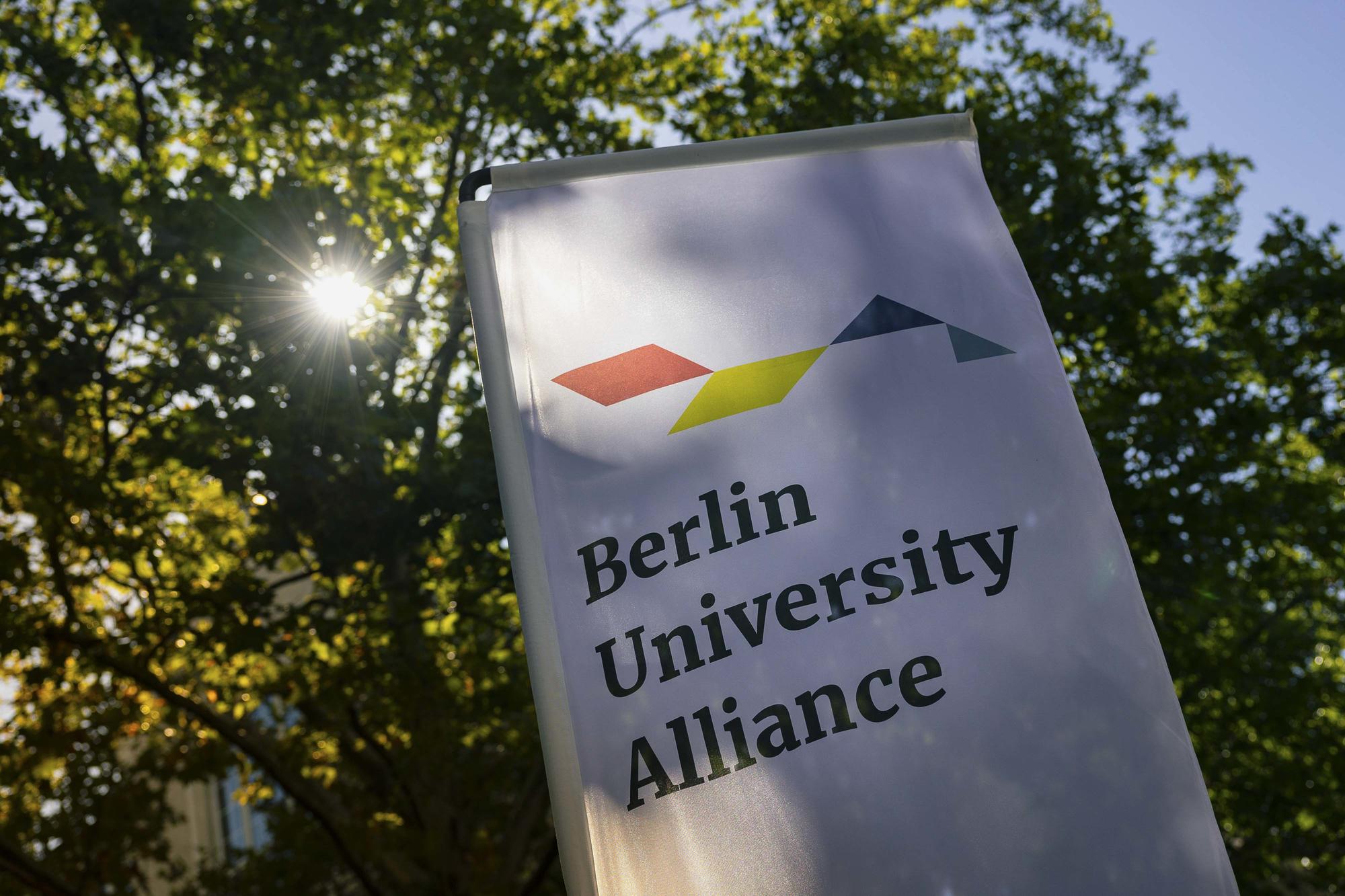 Flag with the Berlin University Alliance logo