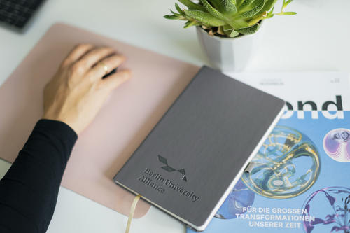 Notebook and beyond, the magazine of Berlin University Alliance, on a desk
