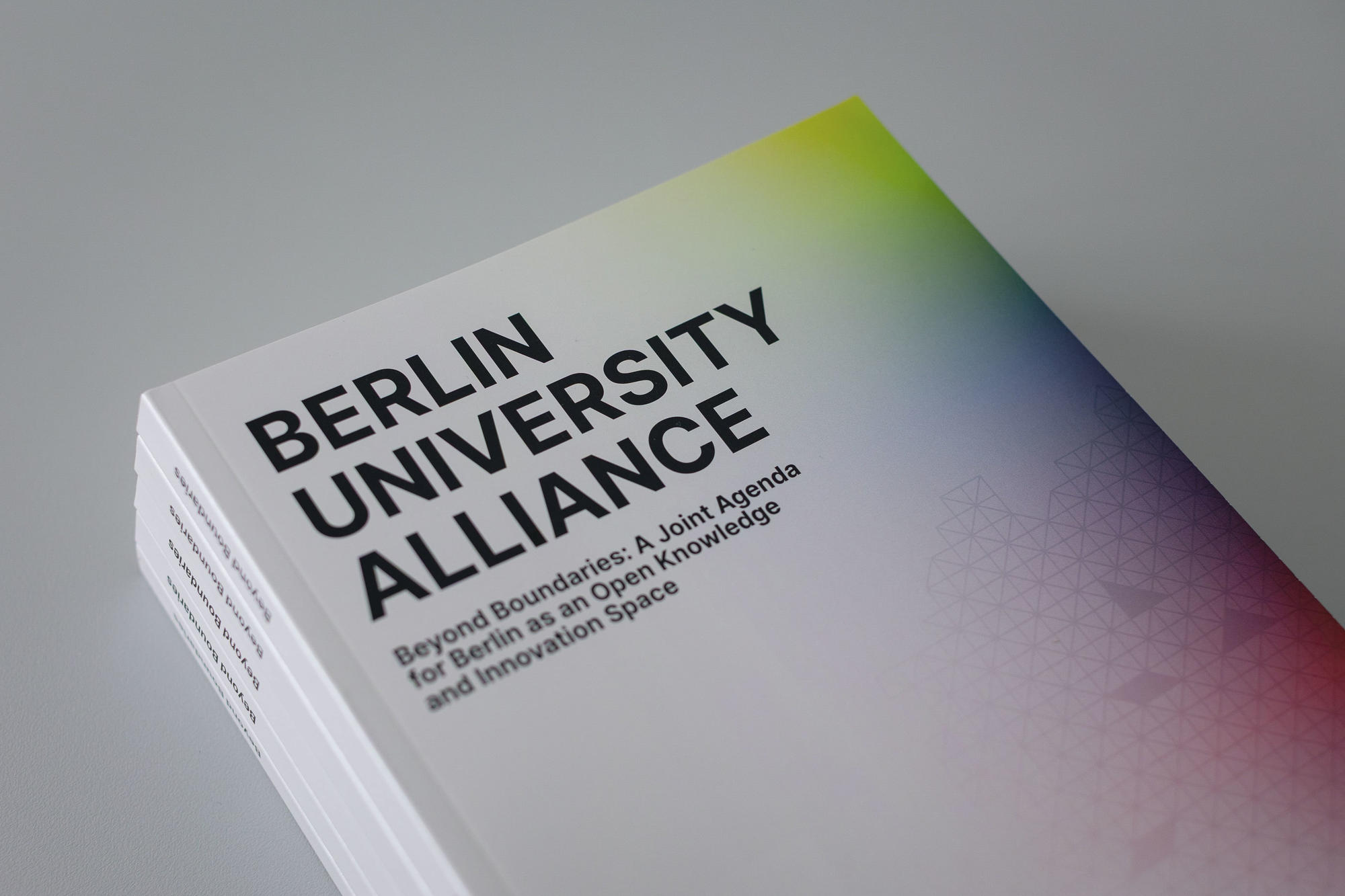 Berlin University Alliance Excellence Strategy Self-Report entitled “Beyond Boundaries: A Joint Agenda for Berlin as an Open Knowledge and Innovation Space,” cover view