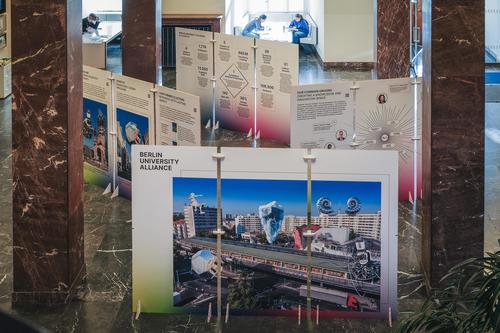 Evaluation visit of Berlin University Alliance in the excellence strategy research competition, entry hall of Humboldt-Universität zu Berlin