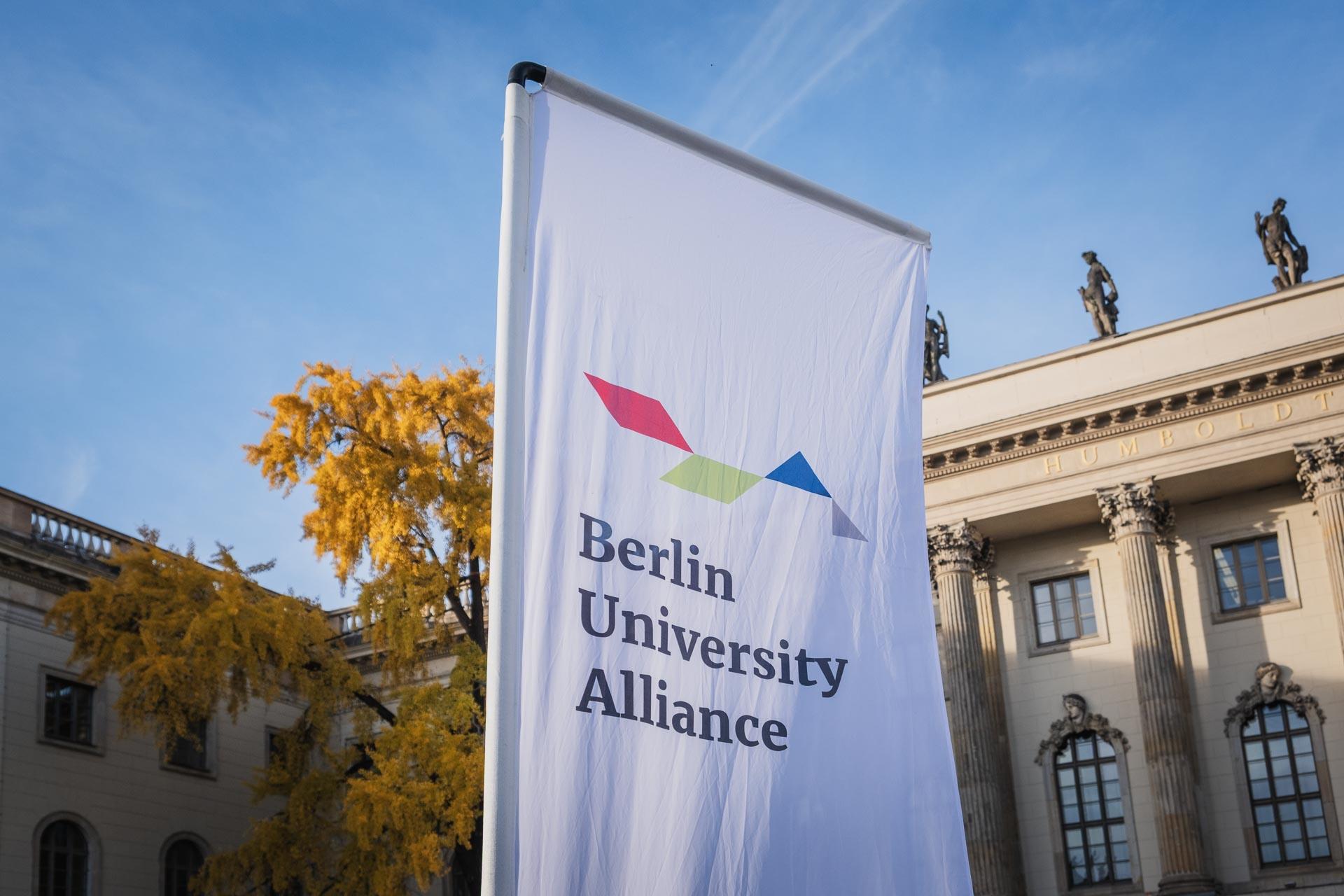 Flag with Berlin University Alliance logo at Humboldt-Universität zu Berlin