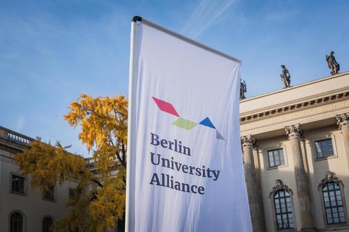 Flag with Berlin University Alliance logo at Humboldt-Universität zu Berlin