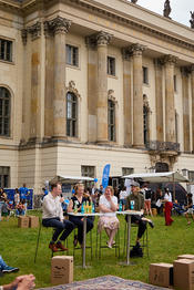 Im Ehrenhof der HU Berlin.