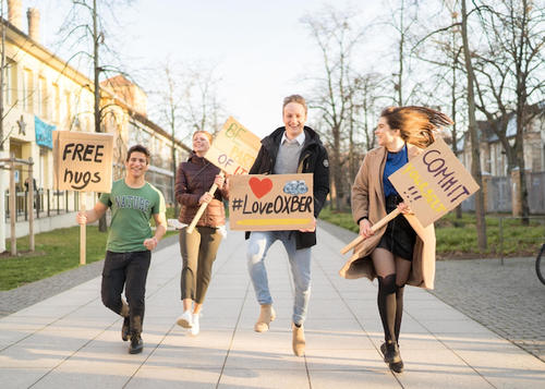 „In der Gesellschaft für die Gesellschaft“