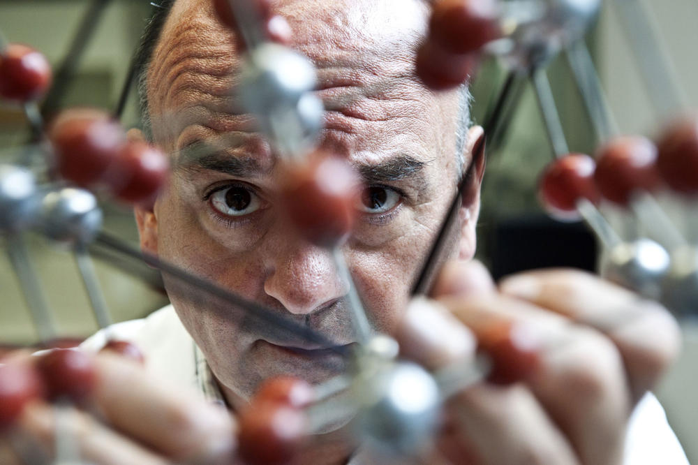 Der Chemiker Matthias Drieß, TU-Professor für Anorganische Chemie, ist einer der wichtigsten Köpfe im Management des Exzellenzclusters UniCat.