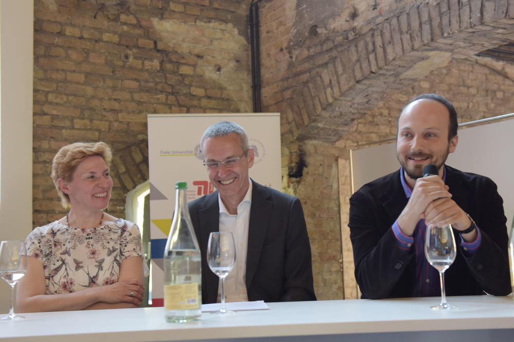 Charité-Professorin Christine Sers sowie die beiden Professoren Ulrich Dirnagl und Benjamin Judkewitz schilderten ihre Erfahrungen in der Exzellenzinitiative.