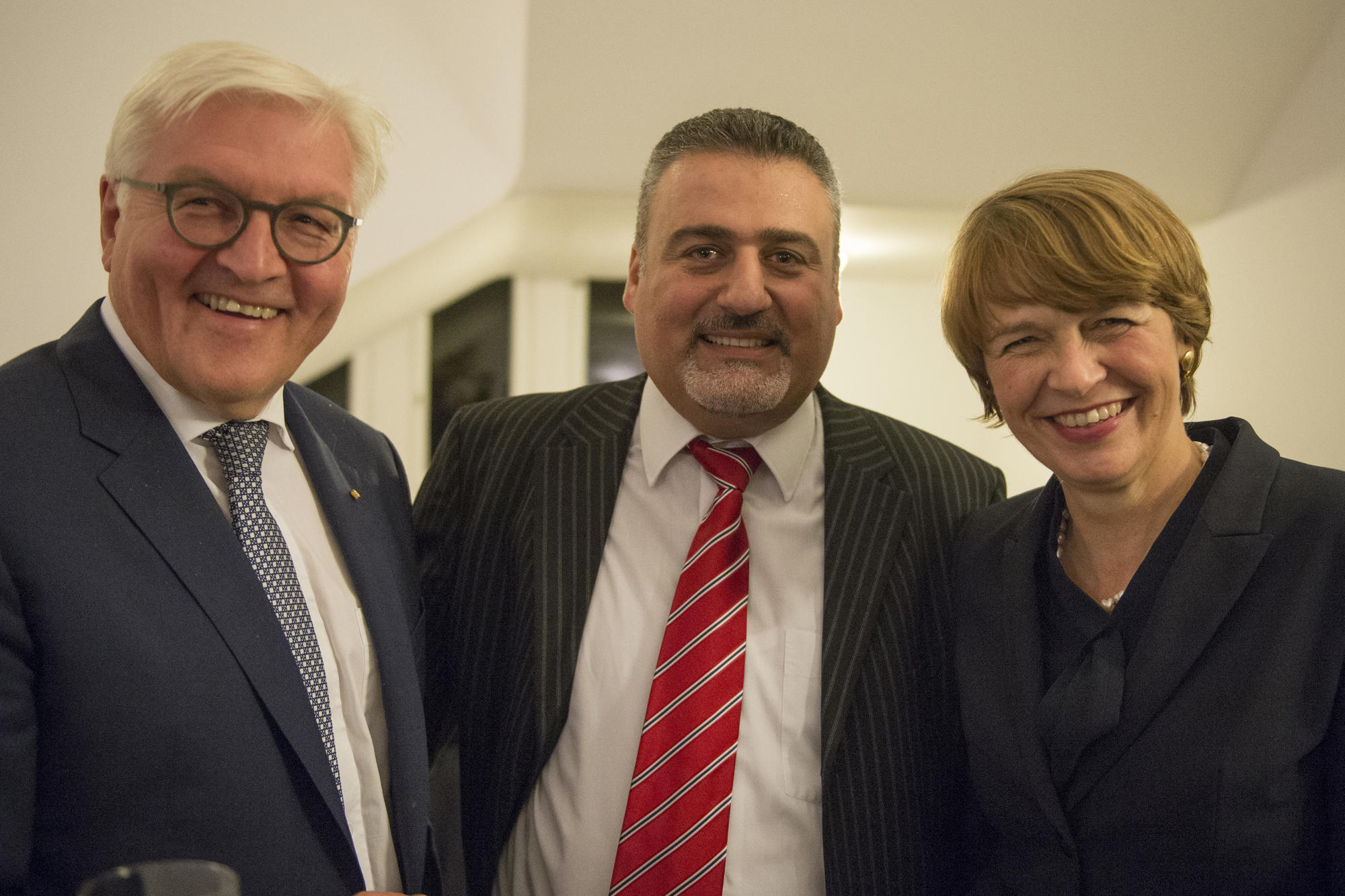 Bundespräsident Frank-Walter Steinmeier und seine Ehefrau Elke Büdenbender trafen Yaser Hantouch, promovierter Architekt, der an der Technischen Universität Berlin forscht. Er war früher an der Universität in Aleppo tätig.