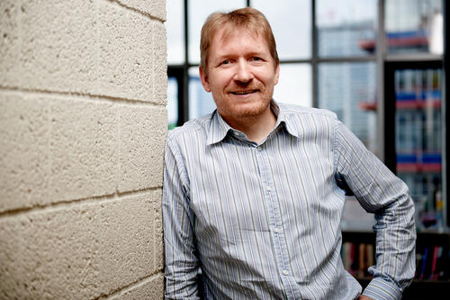 Martin Skutella ist Einstein-Professor für Mathematik und Informatik am Institut für Mathematik der Technischen Universität Berlin und Sprecher des Matheon.