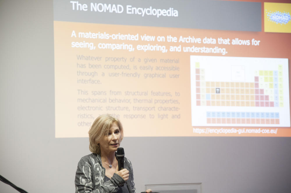 Claudia Draxl, Professorin für Theoretische Festkörperphysik an der Humboldt-Universität zu Berlin stellte im Rahmen des Open Science Forum das Projekt Nomad vor.