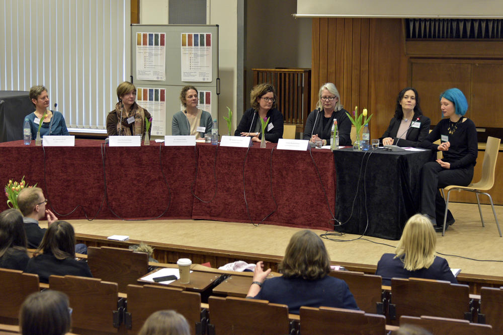 Fünf Vertreterinnen von Berliner Kunst- und Kultureinrichtungen stellten ihre persönlichen Karrierewege vor: Nadine Riedl, Jana Martina Kopp, Miriam Kühn, Sonja Longolius und Ulrike Kretzschmar.