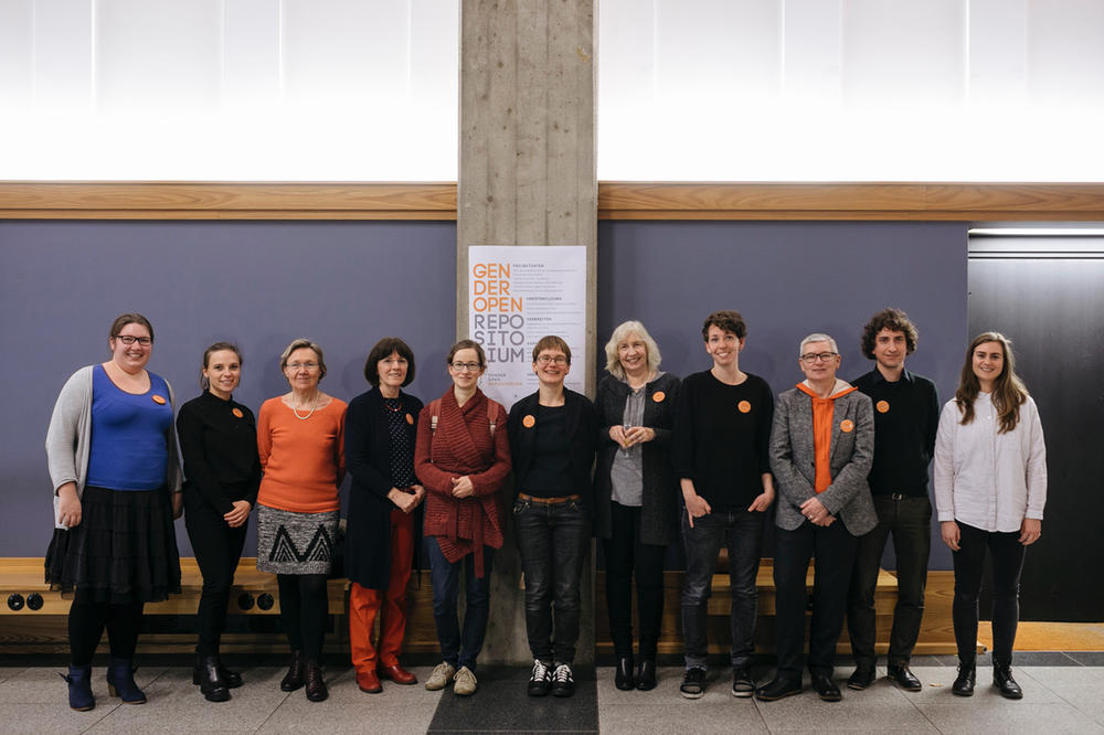 Das GenderOpen-Team (v.l.n.r): Eva-Lotte Rother, Sarah Staeck, Dr. Agnes Mühlmeyer-Mentzel, Dr. Karin Aleksander, Dr. Marianne Seidig, Dr. Aline Oloff, Dr. Anita Runge, Mareike Trawnik, Prof. Dr. Sabine Hark, Andreas Heinrich, Sophie Eichhorst.