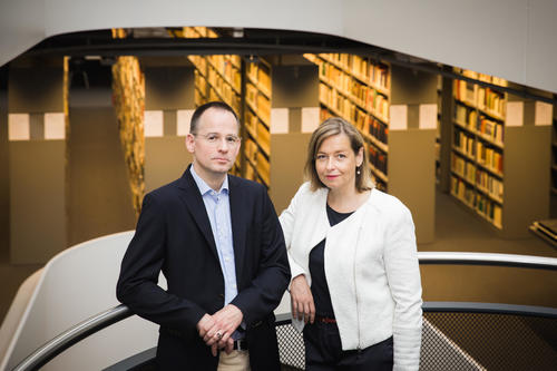 Andrew James Johnston und Anita Traninger, Professor und Professorin für Literaturwissenschaft an der Freien Universität Berlin sind Sprecher und Sprecherin des Clusters "Temporal Communities".