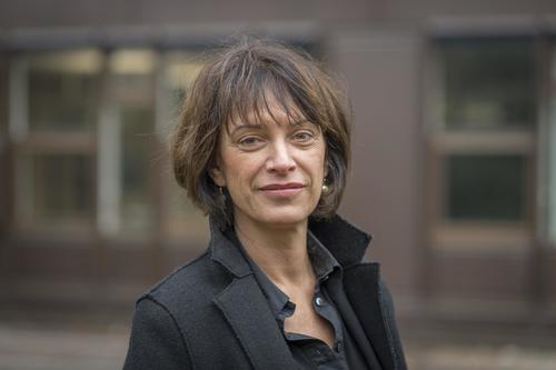 Jutta Müller-Tamm ist Direktorin der Friedrich Schlegel Graduiertenschule und Professorin für Neuere deutsche Literatur an der Freien Universität Berlin