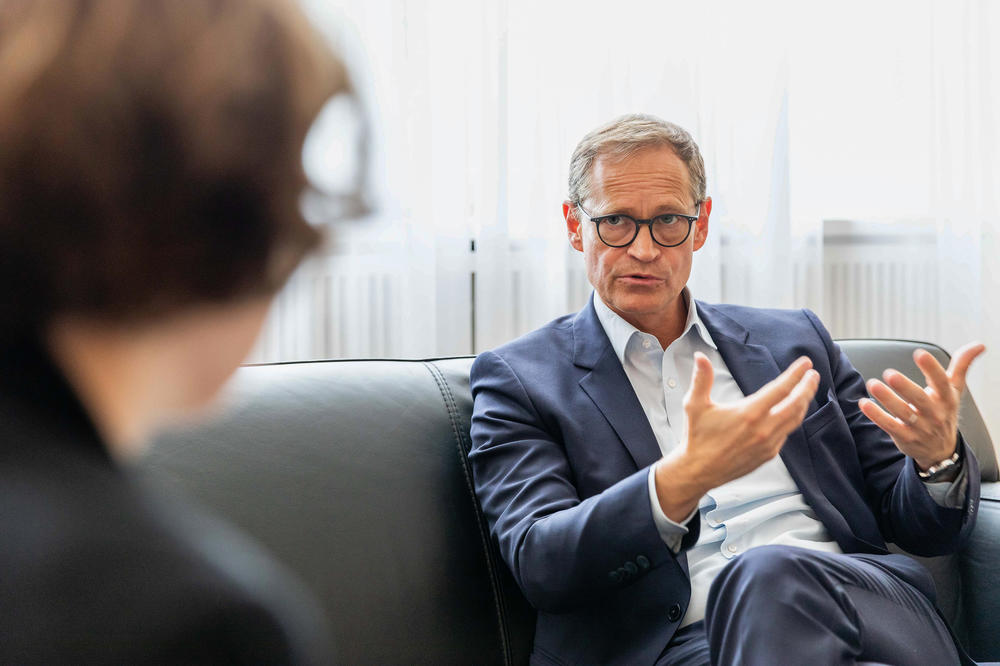 "Ich sehe die Rolle der Politik darin, langfristige und verlässliche Rahmenbedingungen dafür zu schaffen, dass sich Forschung frei entfalten kann und die Forscherinnen und Forscher erfolgreich arbeiten können."