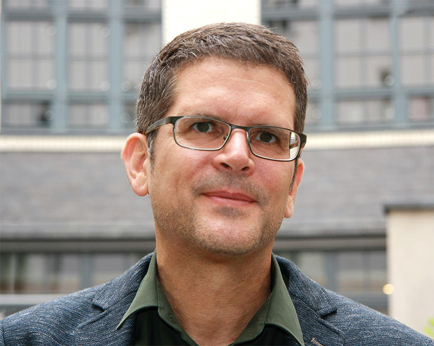 Hansjörg Dilger ist Professor für Sozial- und Kulturanthropologie und Leiter der Arbeitsstelle Medical Anthropology an der Freien Universität Berlin.