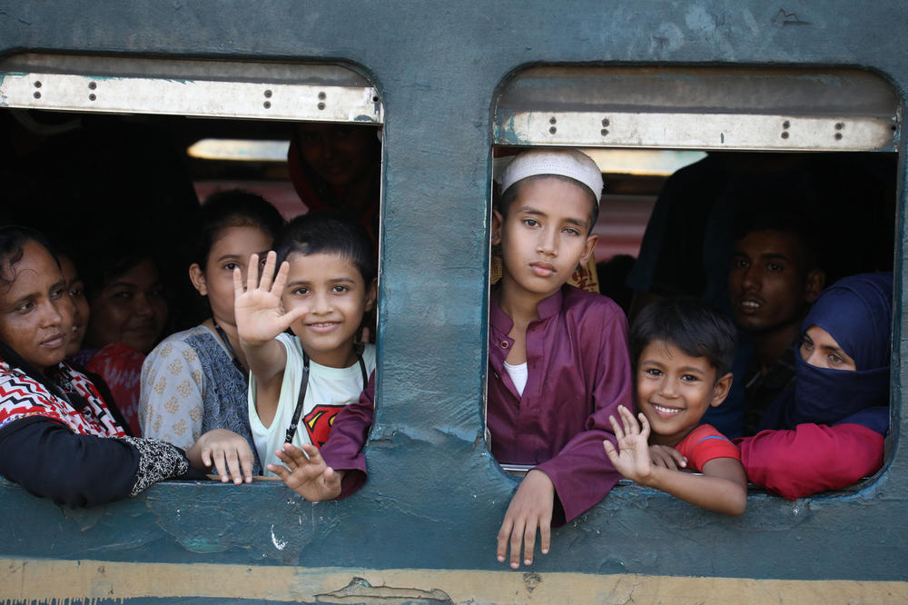 Familienzusammenhalt: Vor den Eid-Al-Adha-Feierlichkeiten, einem der wichtigsten muslimischen Feste, drängen sich Menschen am Bahnhof von Dhaka, Bangladesch, um sich auf den Weg in ihre Heimatdörfer zu machen.