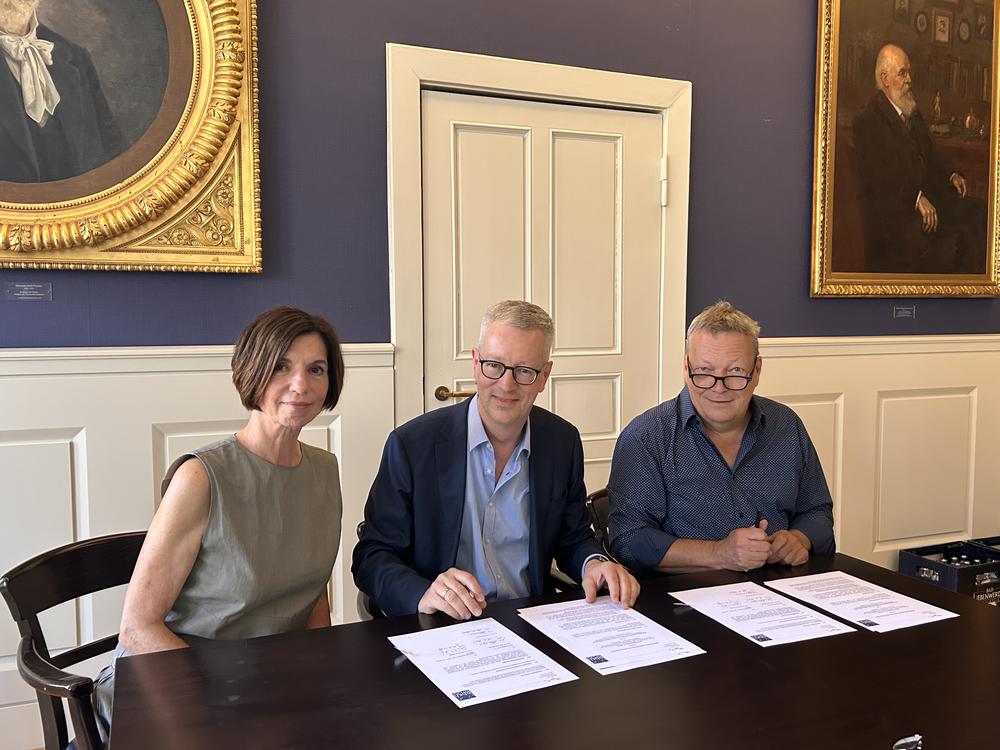 Unterzeichnende des Memorandum of Understanding zwischen BR50 und BUA: v.l.n.r.: Prof. Dr. h.c. Jutta Allmendinger, Ph.D. Prof. Dr. Dr. h.c. Günter M. Ziegler und Prof. Dr. Thomas Sommer