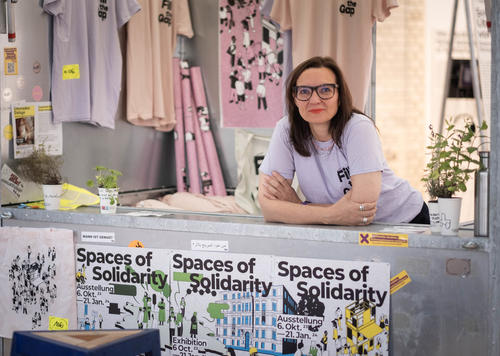 Prof. Dr. Manuela Bojadžijev untersucht in der  Forschungsgruppe „Transforming Solidarities. Praktiken und Infrastrukturen in der Migrationsgesellschaft“ Fragen der Solidarität
