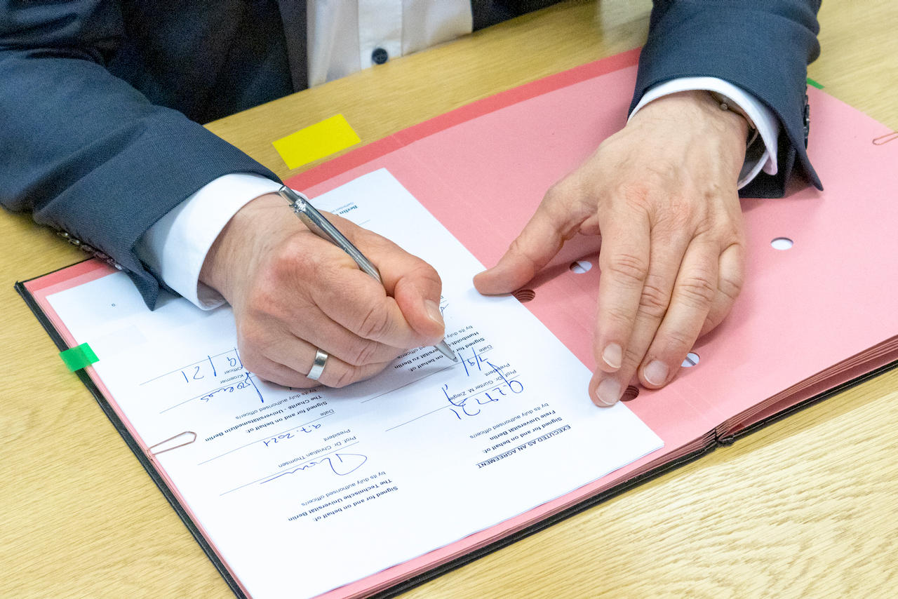 Unterzeichnung der Rahmenvereinbarung für die vertiefte Zusammenarbeit in Lehre und Studium