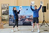 Dr. Sascha Leisterer und Pia Zajonz von der HU Sportpsychologie halten ihren Impuls zu „Emotions in running: The role of positive affect and emotions from the start to the finish line“.