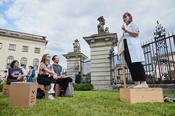Dr. Joana Grah spricht bei Soapbox Science