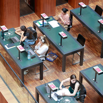 Arbeitsplätze in der Unibibliothek der HU Berlin | Credit: Michael Zalewski