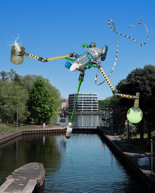 Messgeräte über dem Wasser – eine visuelle Interpretation der Forschung von Irina Engelhardt. Das Motiv wird im Rahmen der Kampagne DAS OFFENE WISSENSLABOR der BUA im Berliner Stadtraum plakatiert. | Artist: Liam Schnell