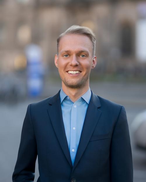 Nico Marquardt ist einer der fünf Gewinner*innen unseres Ideenwettbewerbs "Kunst trifft Wissenschaft". Gewonnen hat er in der Kategorie Global Health - eine der großen Herausforderungen unserer Zeit.