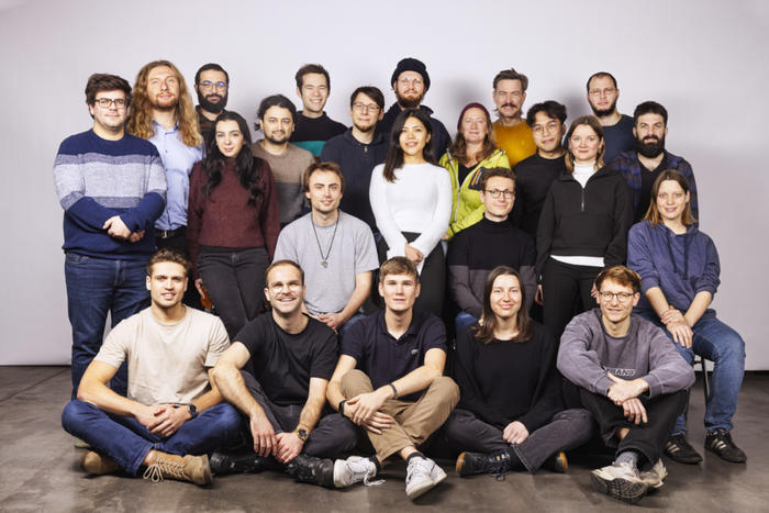 Die Arbeitsgruppe "Integrated Quantum Photonics" forscht unter der Leitung von Prof. Dr. Tim Schröder an der HU Berlin und dem anwendungsorientierten Ferdinand-Braun-Institut an der Schnittstelle von Quantenphysik und Quantentechnologie.
