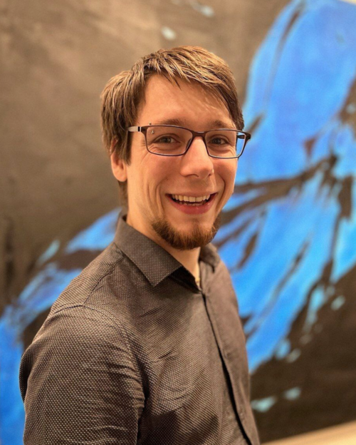 Marco Stucki ist einer der fünf Gewinner*innen unseres Ideenwettbewerbs "Kunst trifft Wissenschaft". Gewonnen hat er in der Kategorie Quantentechnologien - eines der großen Transformationsthemen unserer Zeit.